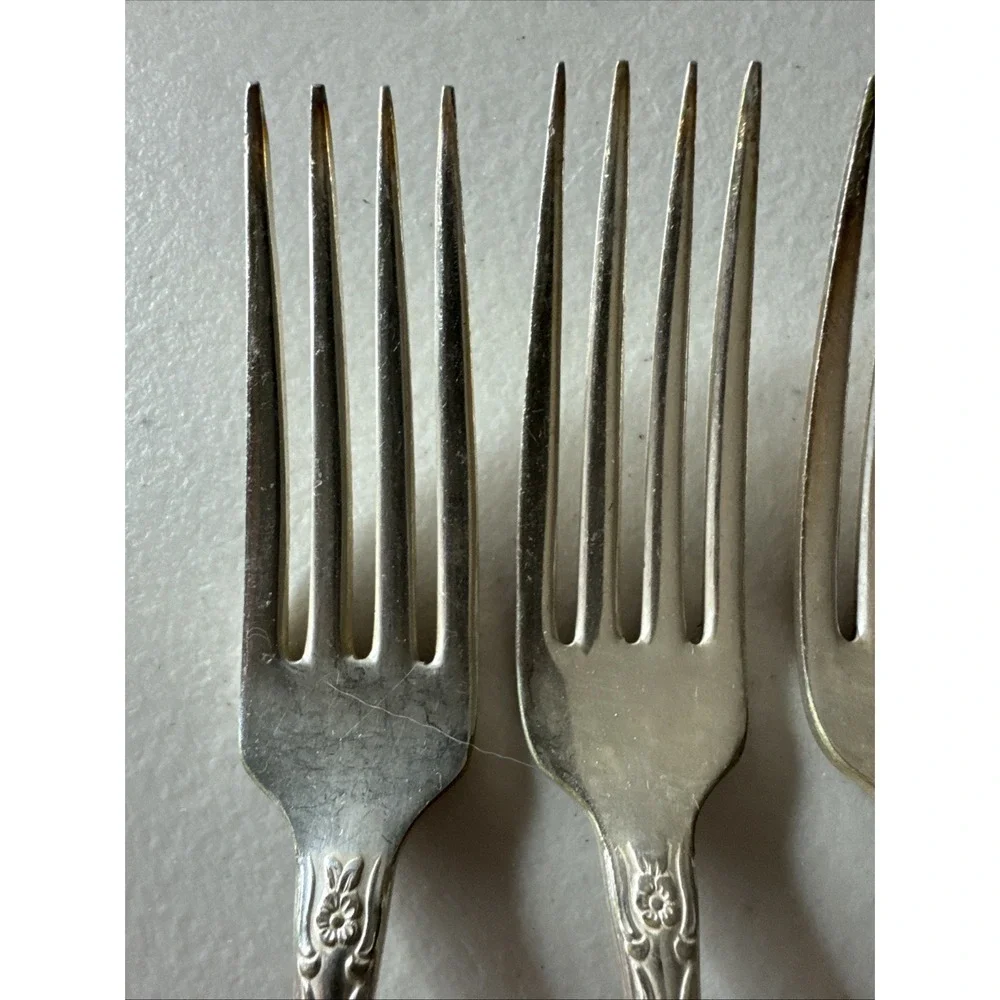 Oneida VANESSA FRANCESCA 4 Dinner Forks Wm A Rogers Silverplate Flatware 7‎ 1/4